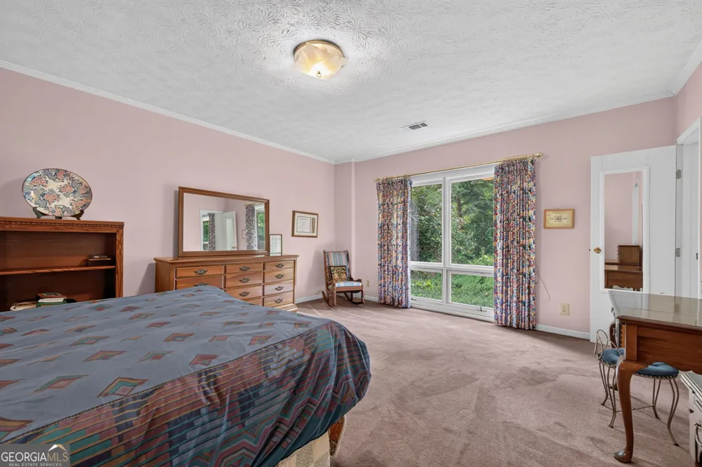 115 Farmstead LN Roswell, GA 30075