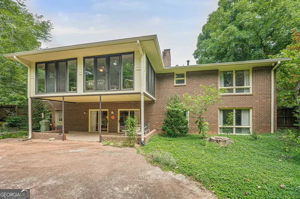 115 Farmstead LN Roswell, GA 30075