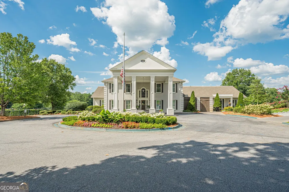 115 Farmstead LN Roswell, GA 30075