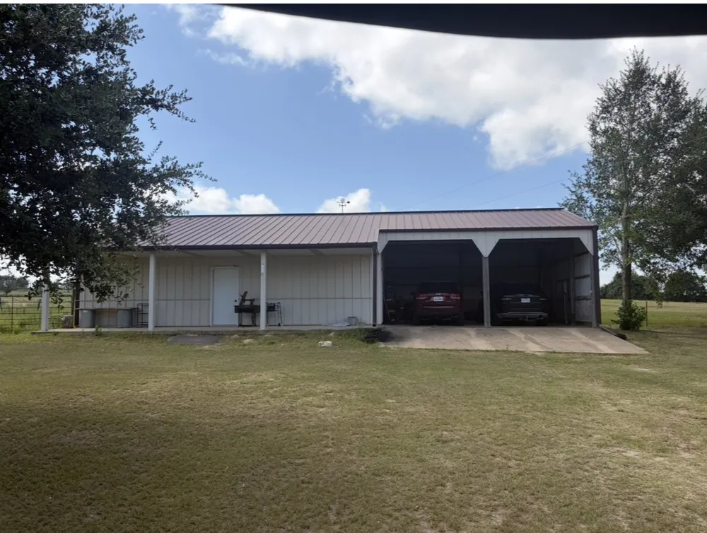 1226 County Road 316 Lexington, TX 78947