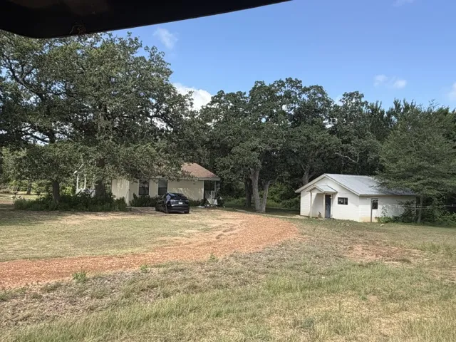 1226 County Road 316 Lexington, TX 78947