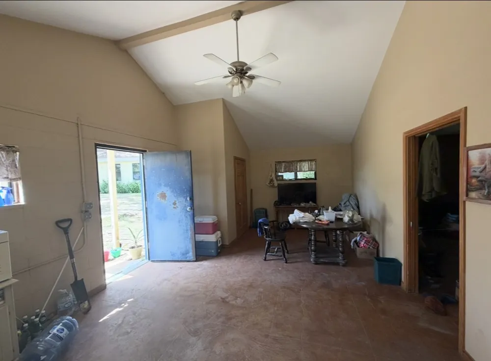 1226 County Road 316 Lexington, TX 78947