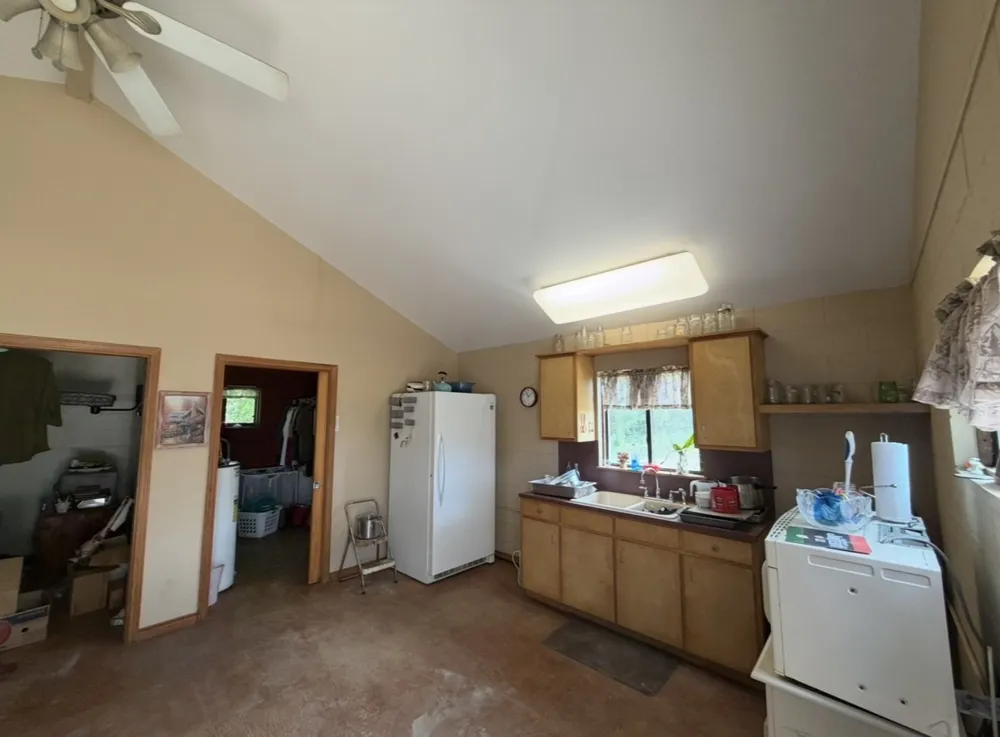 1226 County Road 316 Lexington, TX 78947