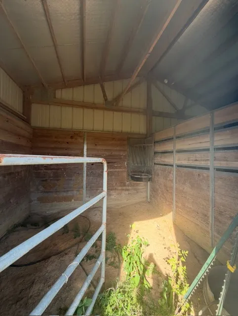 1226 County Road 316 Lexington, TX 78947