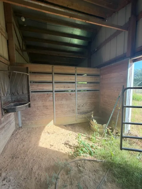 1226 County Road 316 Lexington, TX 78947