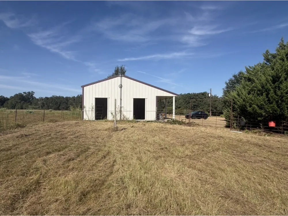 1226 County Road 316 Lexington, TX 78947