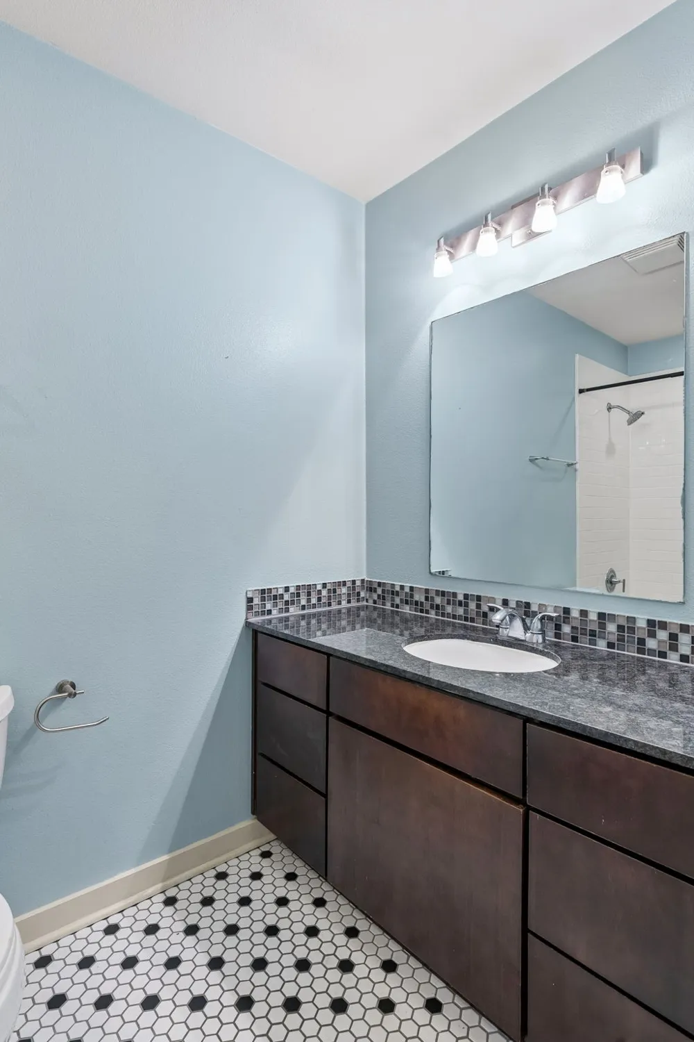 2200 Dickson Drive #128 Austin, TX 78704