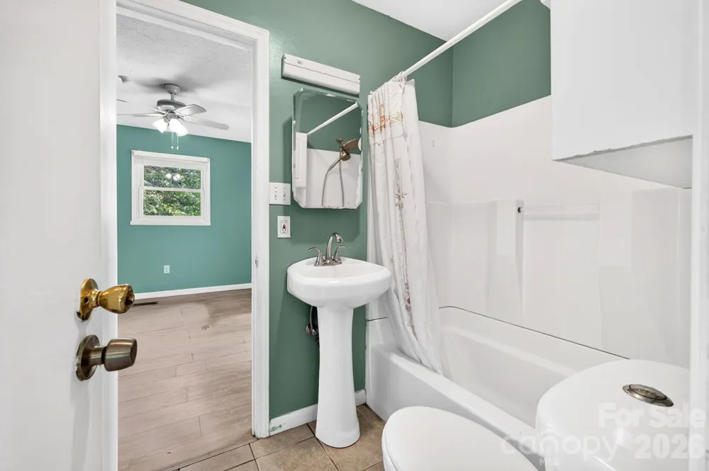 483 Caribou Road Asheville, NC 28803