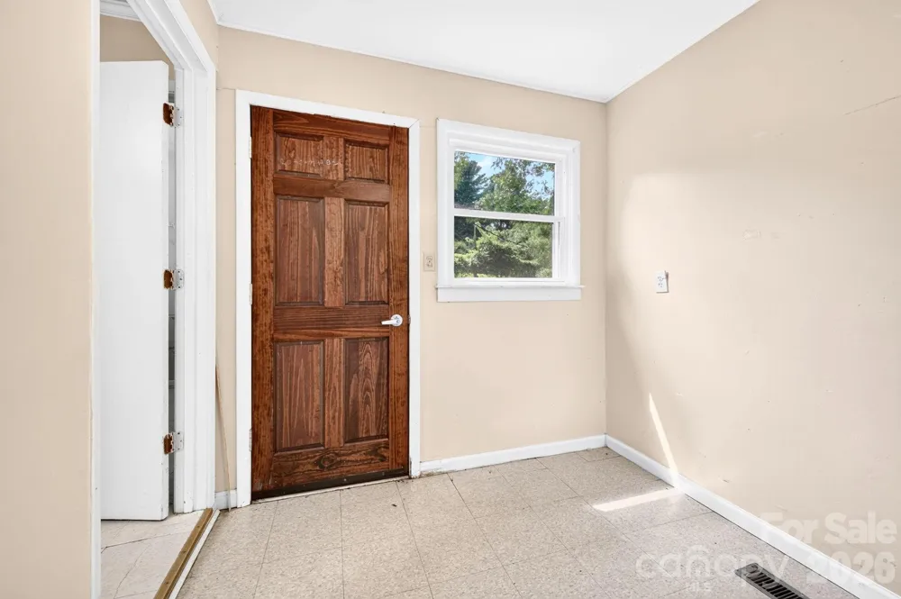 483 Caribou Road Asheville, NC 28803