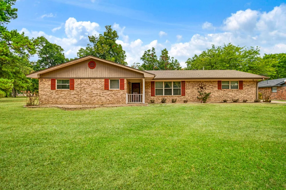 165 E Bennett Street Detroit, TX 75436