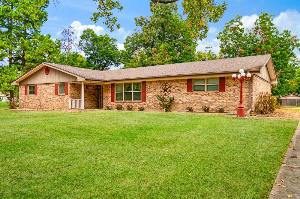 165 E Bennett Street Detroit, TX 75436
