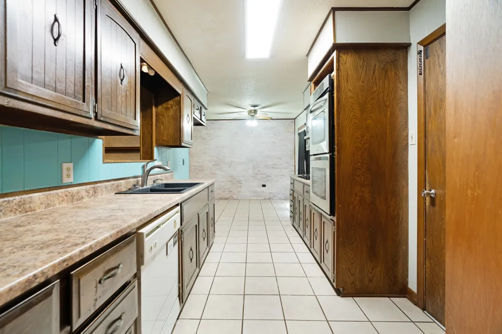 165 E Bennett Street Detroit, TX 75436