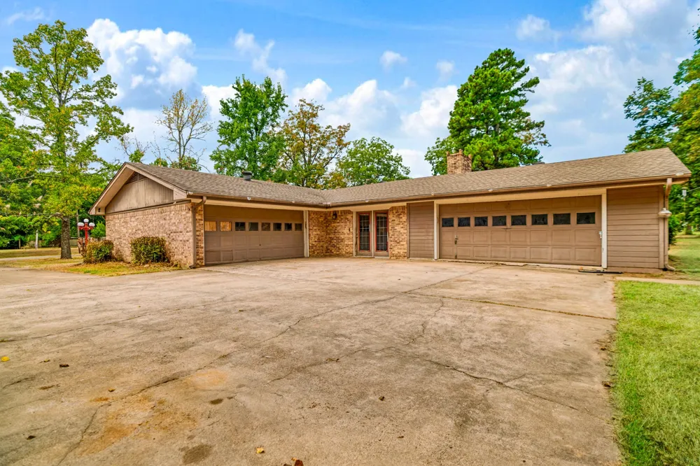 165 E Bennett Street Detroit, TX 75436