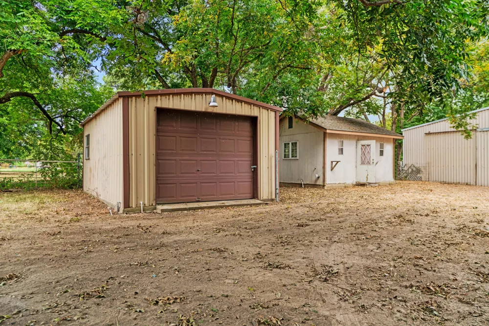 165 E Bennett Street Detroit, TX 75436