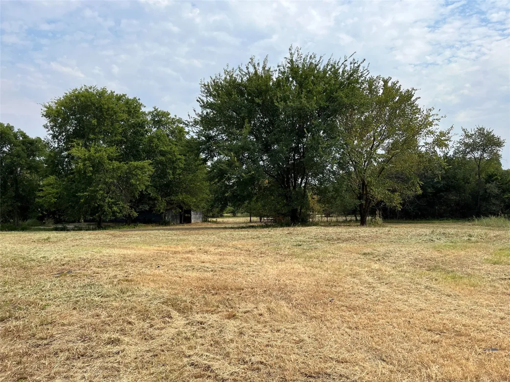 404 E Maple Street Ravenna, TX 75476