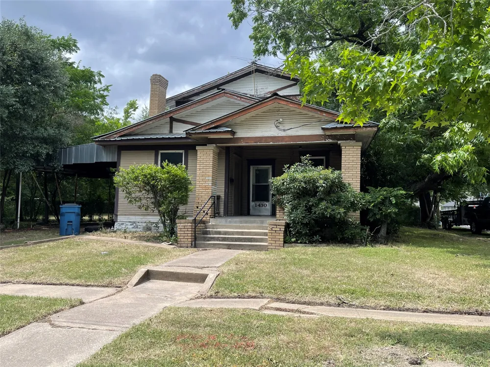 1430 W 1st Avenue Corsicana, TX 75110