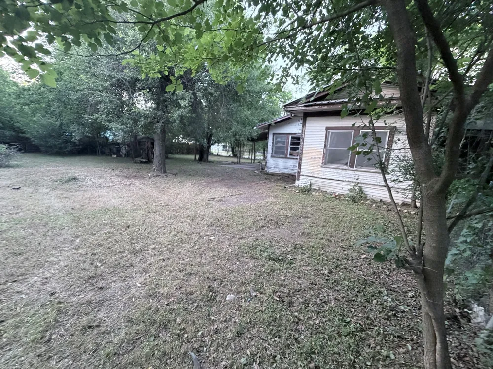 1430 W 1st Avenue Corsicana, TX 75110