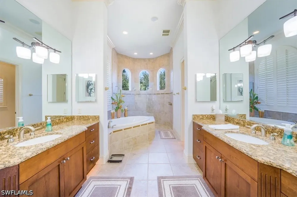 Strada Bella Court Naples, FL 34119