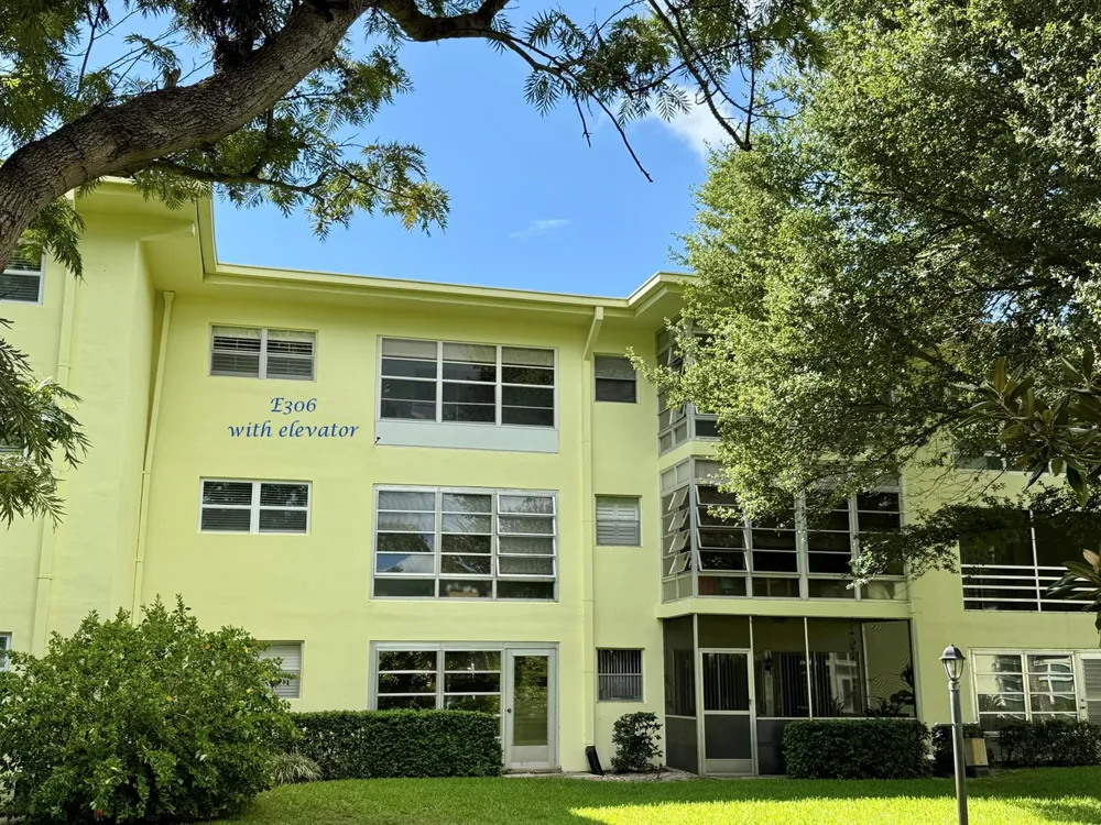 1100 PONCE DE LEON CIRCLE #E306 Vero Beach, FL 32960