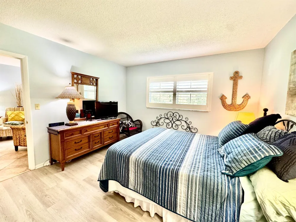 1100 PONCE DE LEON CIRCLE #E306 Vero Beach, FL 32960