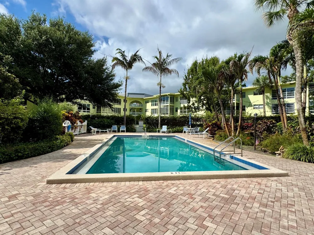 1100 PONCE DE LEON CIRCLE #E306 Vero Beach, FL 32960