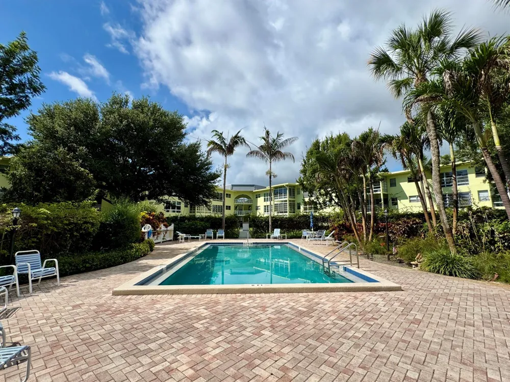 1100 PONCE DE LEON CIRCLE #E306 Vero Beach, FL 32960