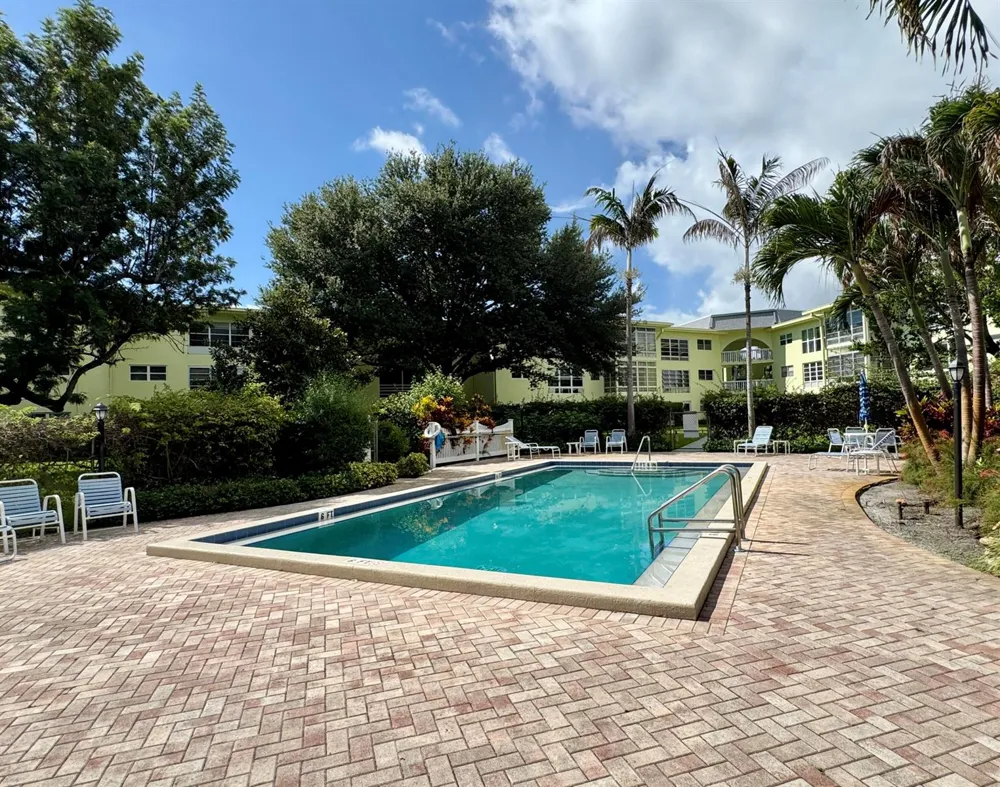 1100 PONCE DE LEON CIRCLE #E306 Vero Beach, FL 32960