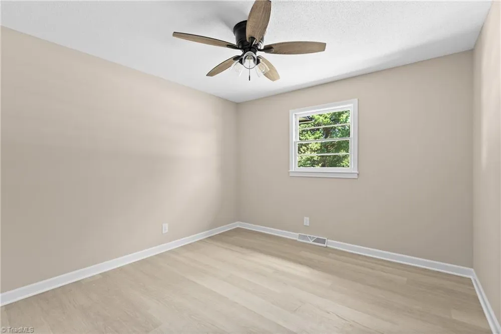 117 Hinshaw Avenue Yadkinville, NC 27055