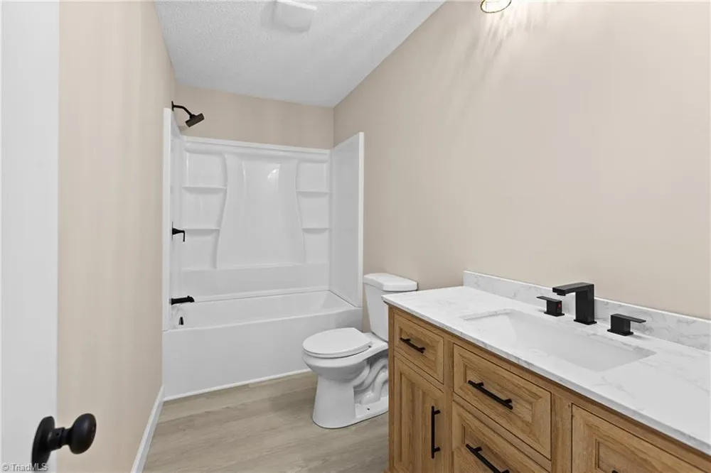 117 Hinshaw Avenue Yadkinville, NC 27055
