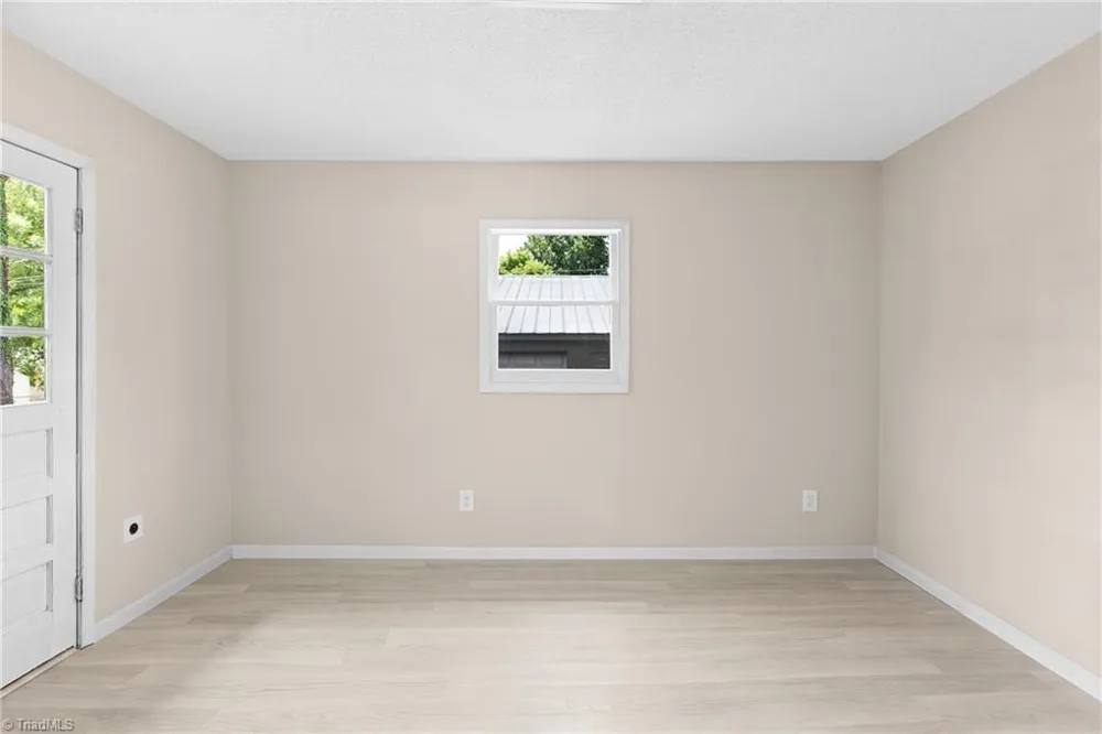 117 Hinshaw Avenue Yadkinville, NC 27055