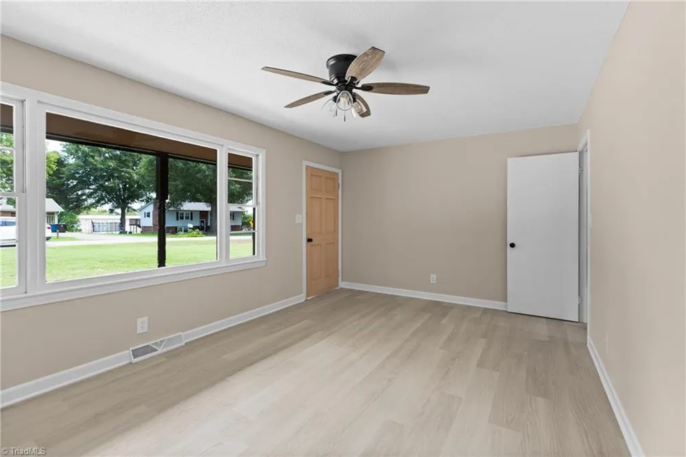 117 Hinshaw Avenue Yadkinville, NC 27055