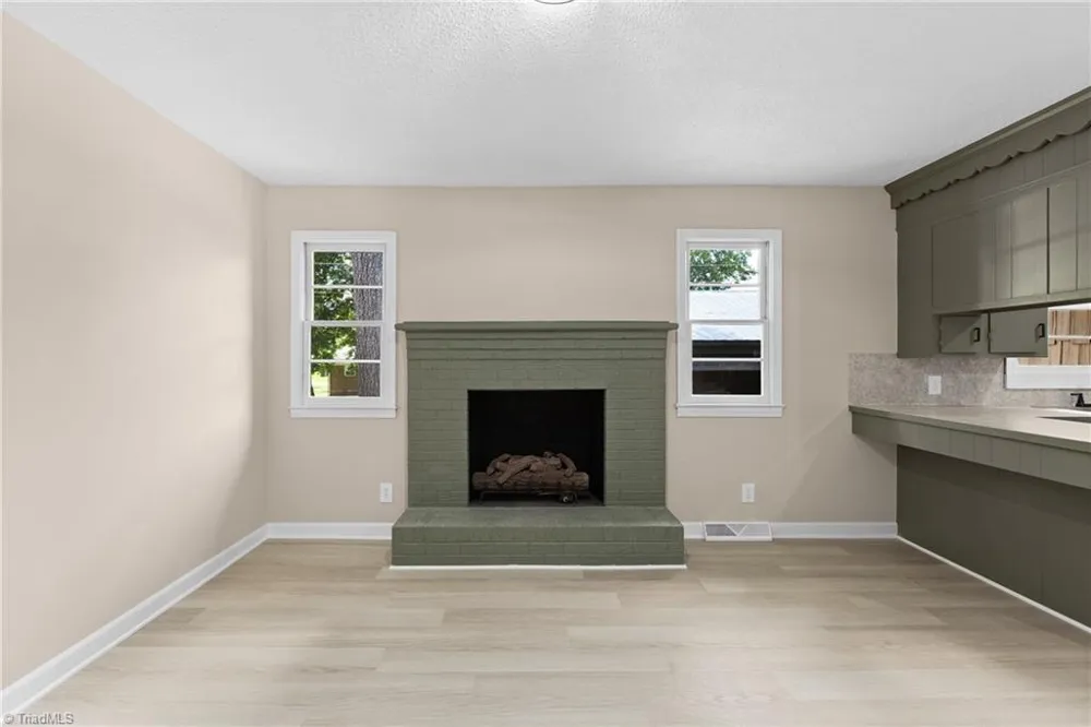 117 Hinshaw Avenue Yadkinville, NC 27055