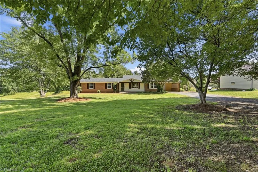 1728 Old Stage Road Yadkinville, NC 27055