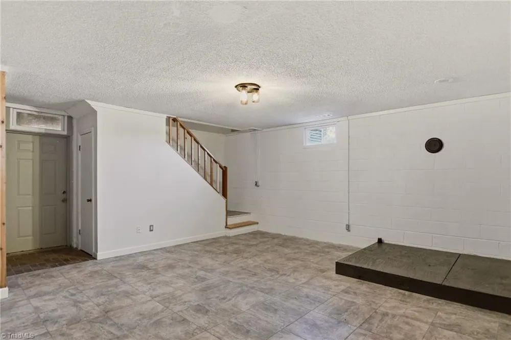 1728 Old Stage Road Yadkinville, NC 27055