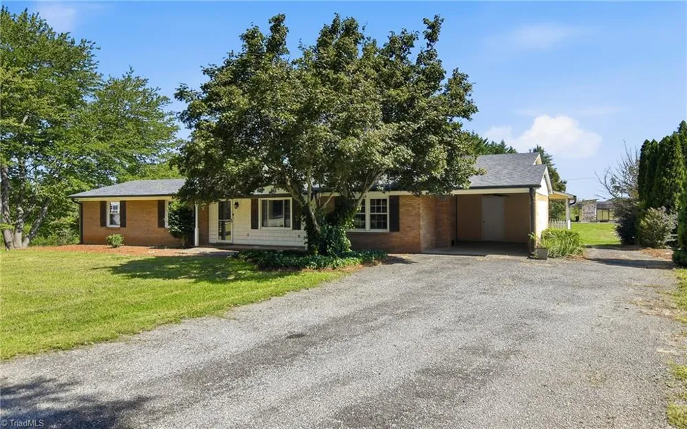 1728 Old Stage Road Yadkinville, NC 27055