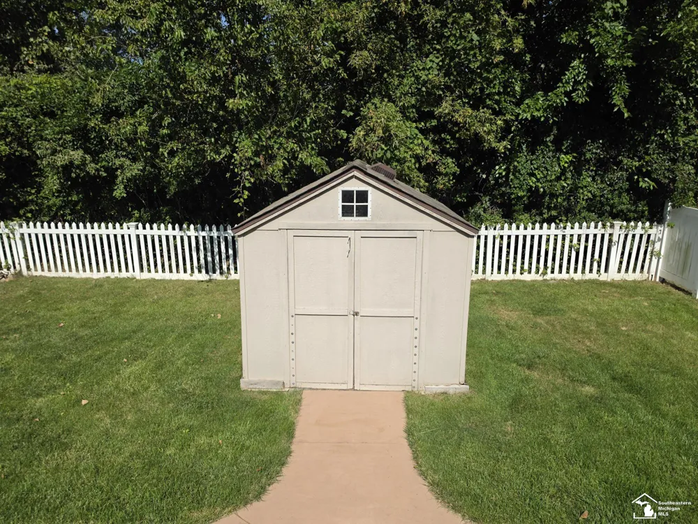 4067 Stone Post Road Berlin Charter Township, MI 48166