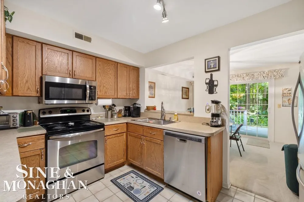6798 FOX LANE Waterford Charter Township, MI 48327