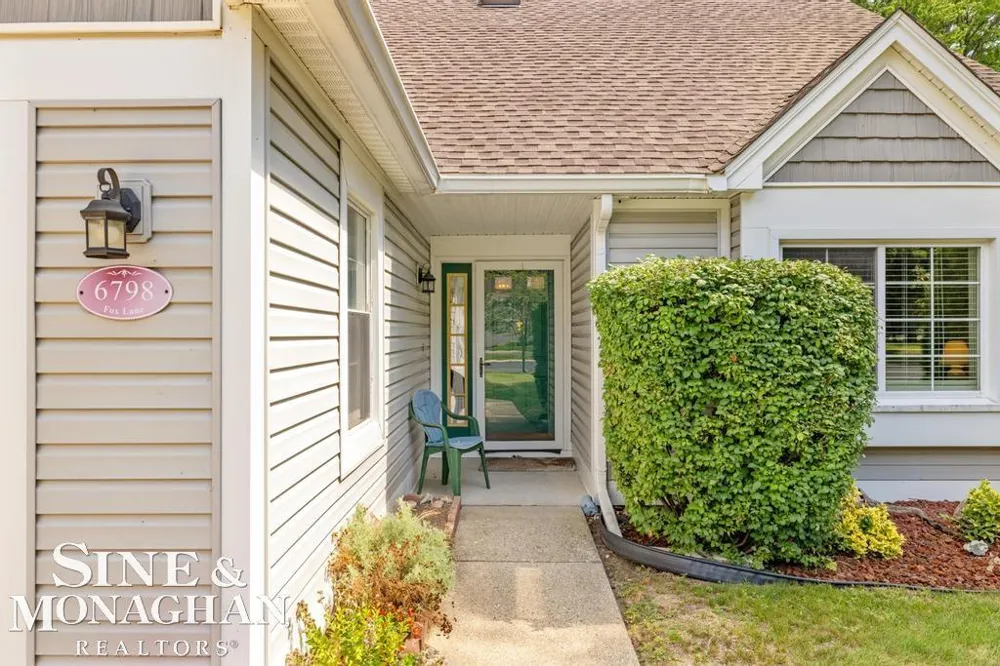6798 FOX LANE Waterford Charter Township, MI 48327