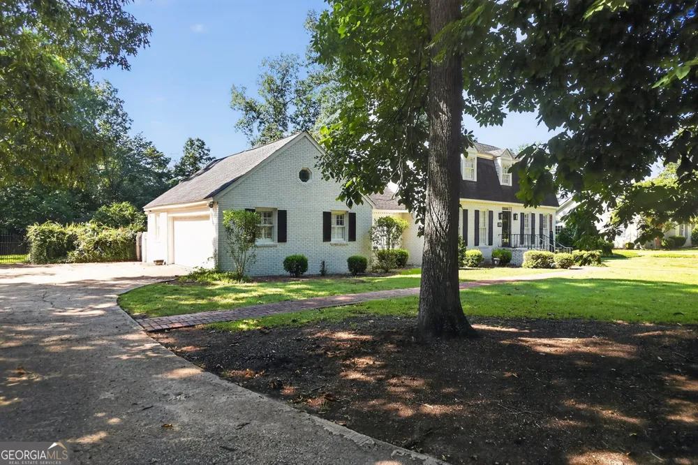 2210 E Doublegate DR Albany, GA 31721