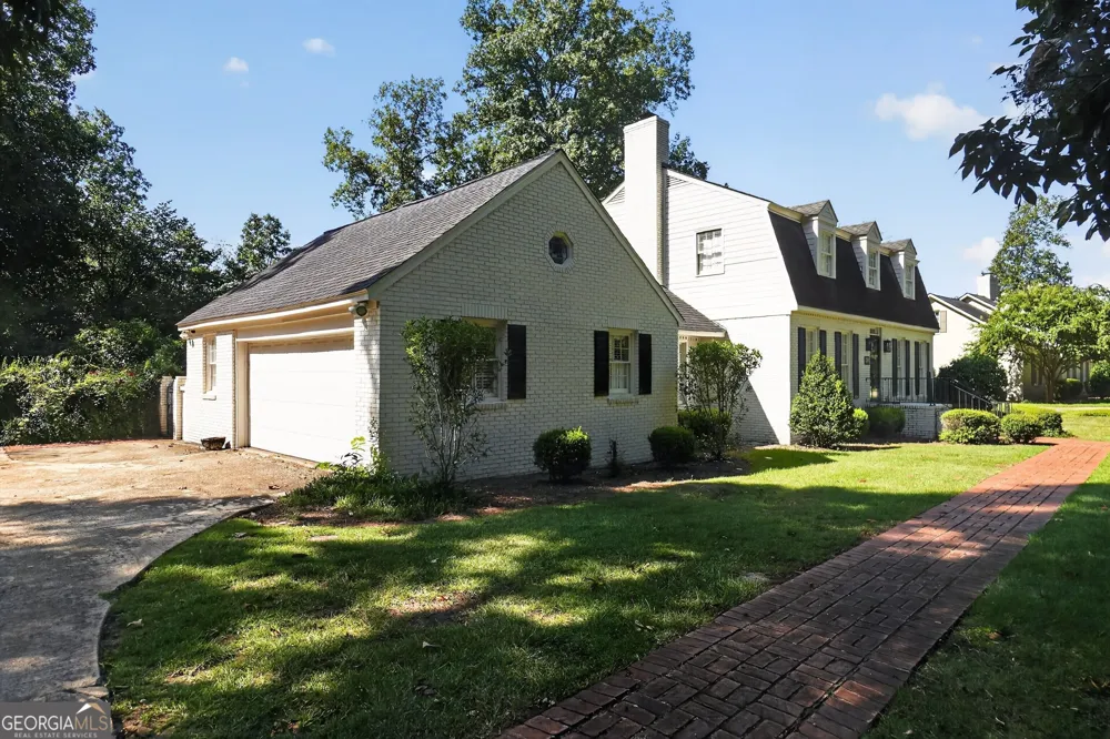 2210 E Doublegate DR Albany, GA 31721