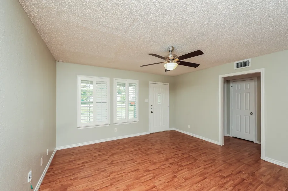 609 E Buffalo Street Forney, TX 75126