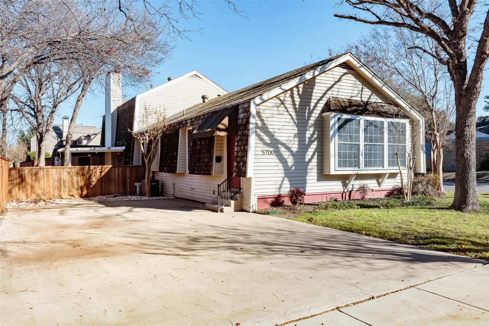 5700 Pershing Avenue Fort Worth, TX 76107