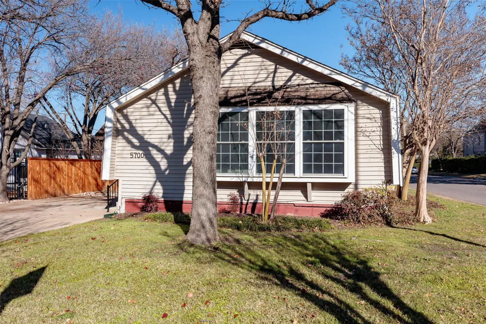 5700 Pershing Avenue Fort Worth, TX 76107