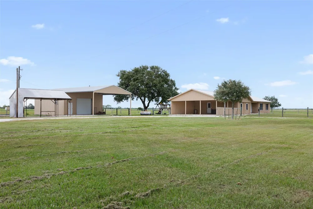 23783 Farm To Market 530 Hallettsville, TX 77964