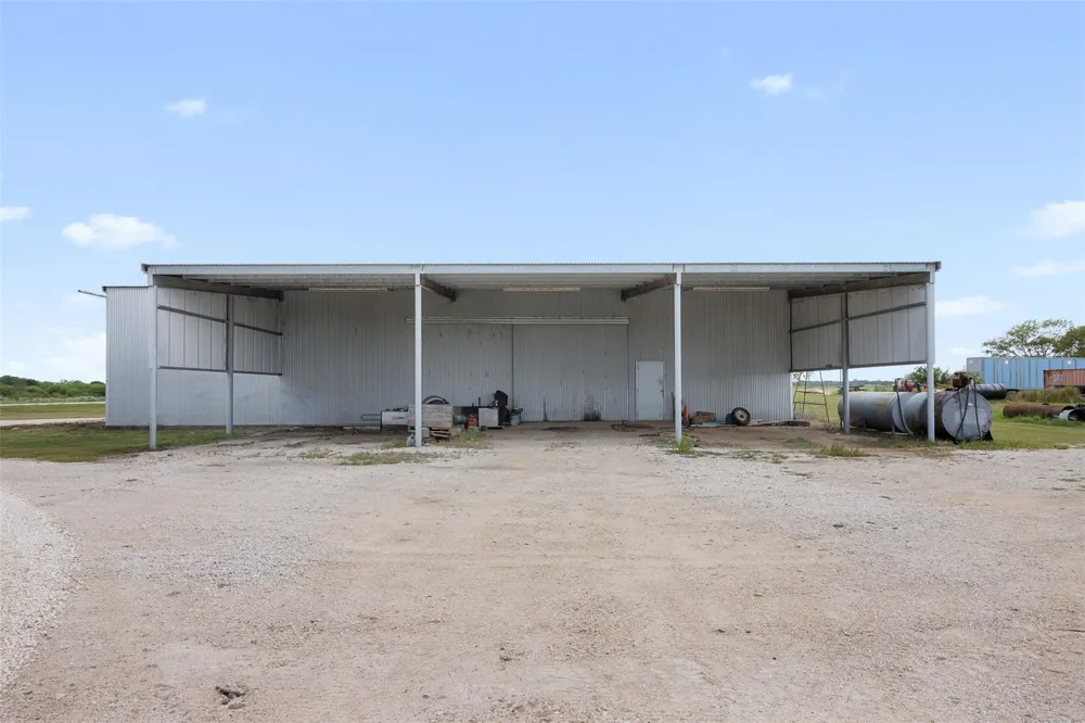 23783 Farm To Market 530 Hallettsville, TX 77964