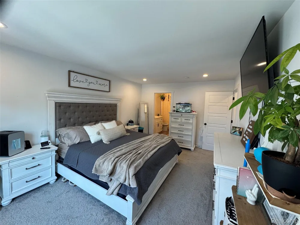 25760 Groveland Street Roseville City, MI 48066