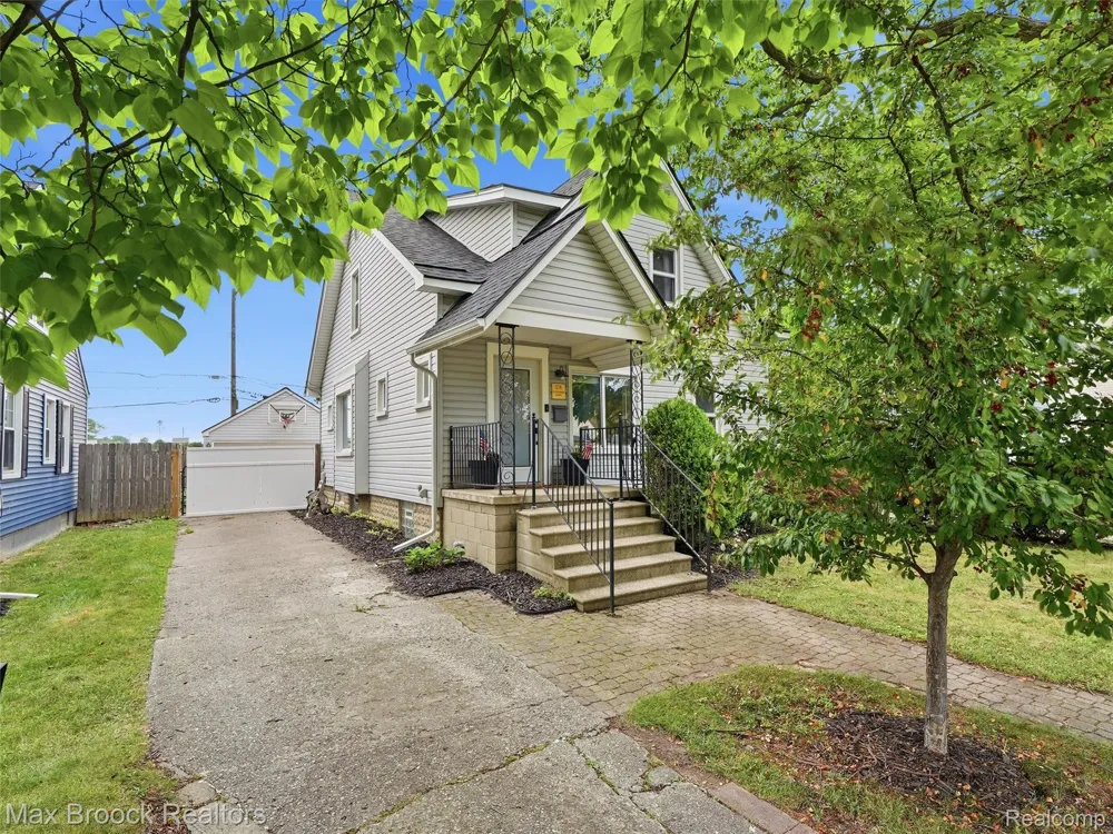 1216 W Windemere Avenue Royal Oak City, MI 48073