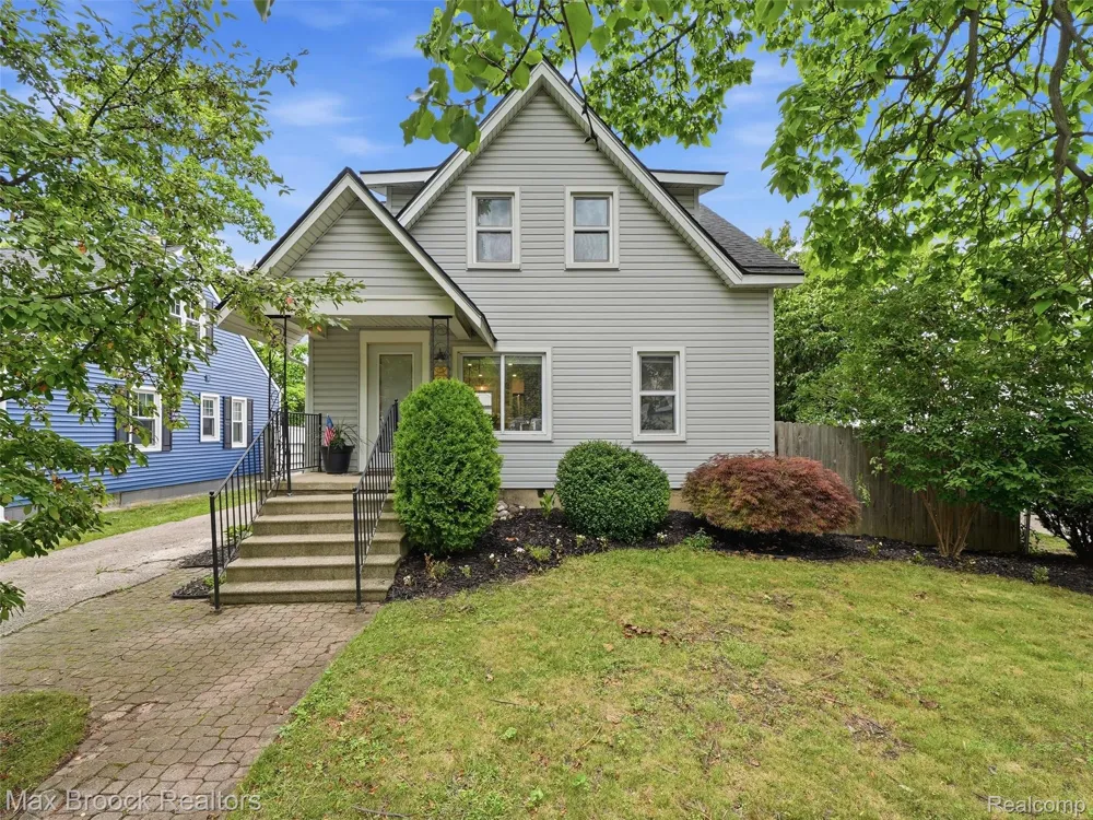 1216 W Windemere Avenue Royal Oak City, MI 48073