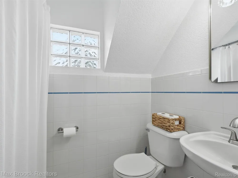 1216 W Windemere Avenue Royal Oak City, MI 48073