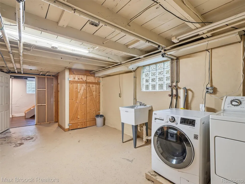 1216 W Windemere Avenue Royal Oak City, MI 48073
